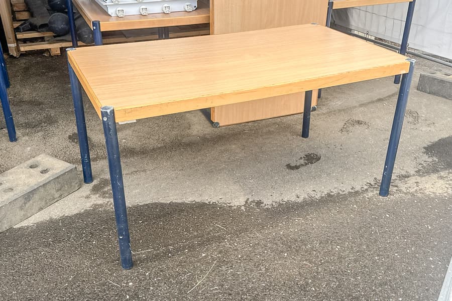 Schreibtisch